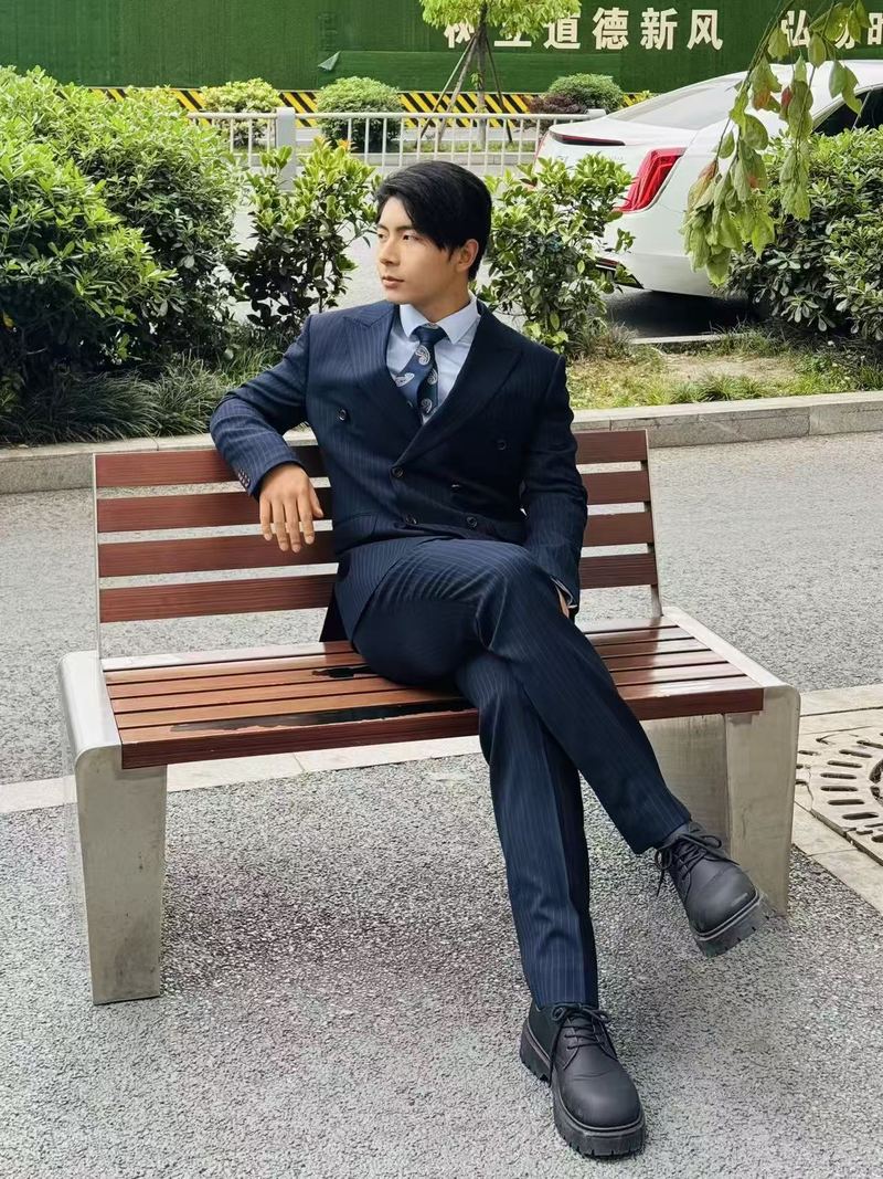 深蓝商务西装定制